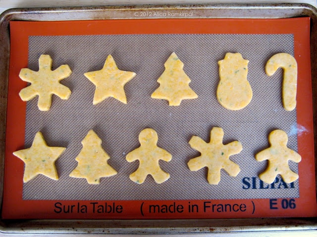 https://www.alicaspepperpot.com/wp-content/uploads/2012/12/Cheese-Straws-for-Christmas-1.jpg