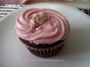 Chocolate Cupcakes with Strawberry Cream Frosting - Alica's Pepper Pot