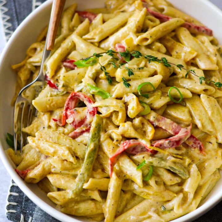 Rasta Pasta: creamy pasta with jerk spices (vegan)